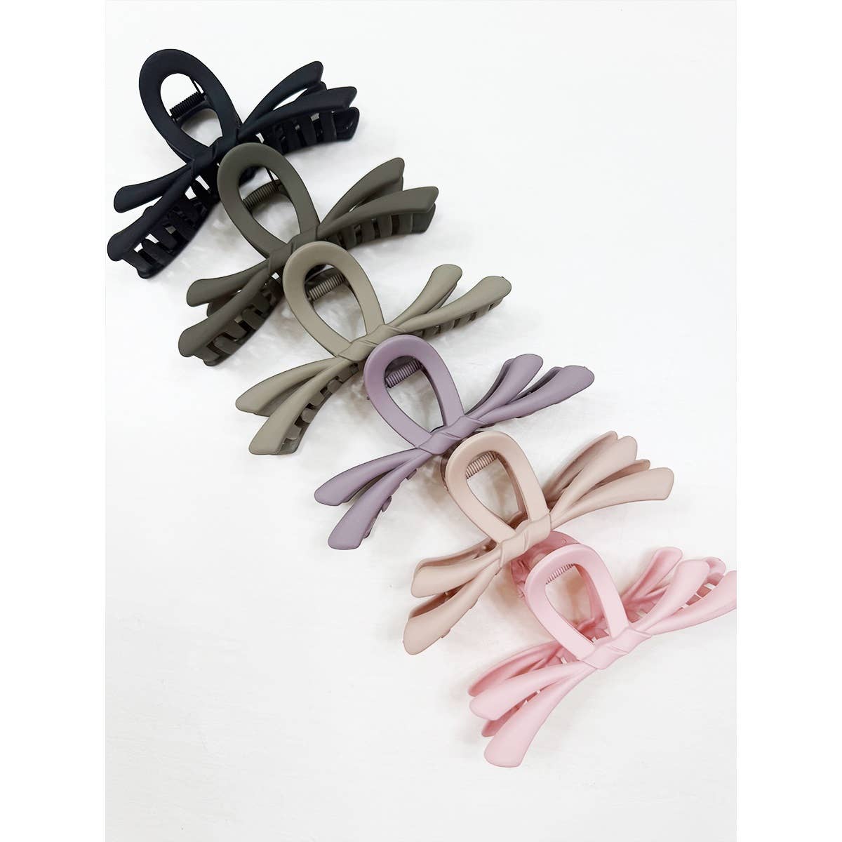 Large Matte Knotted Shape Hair Claw