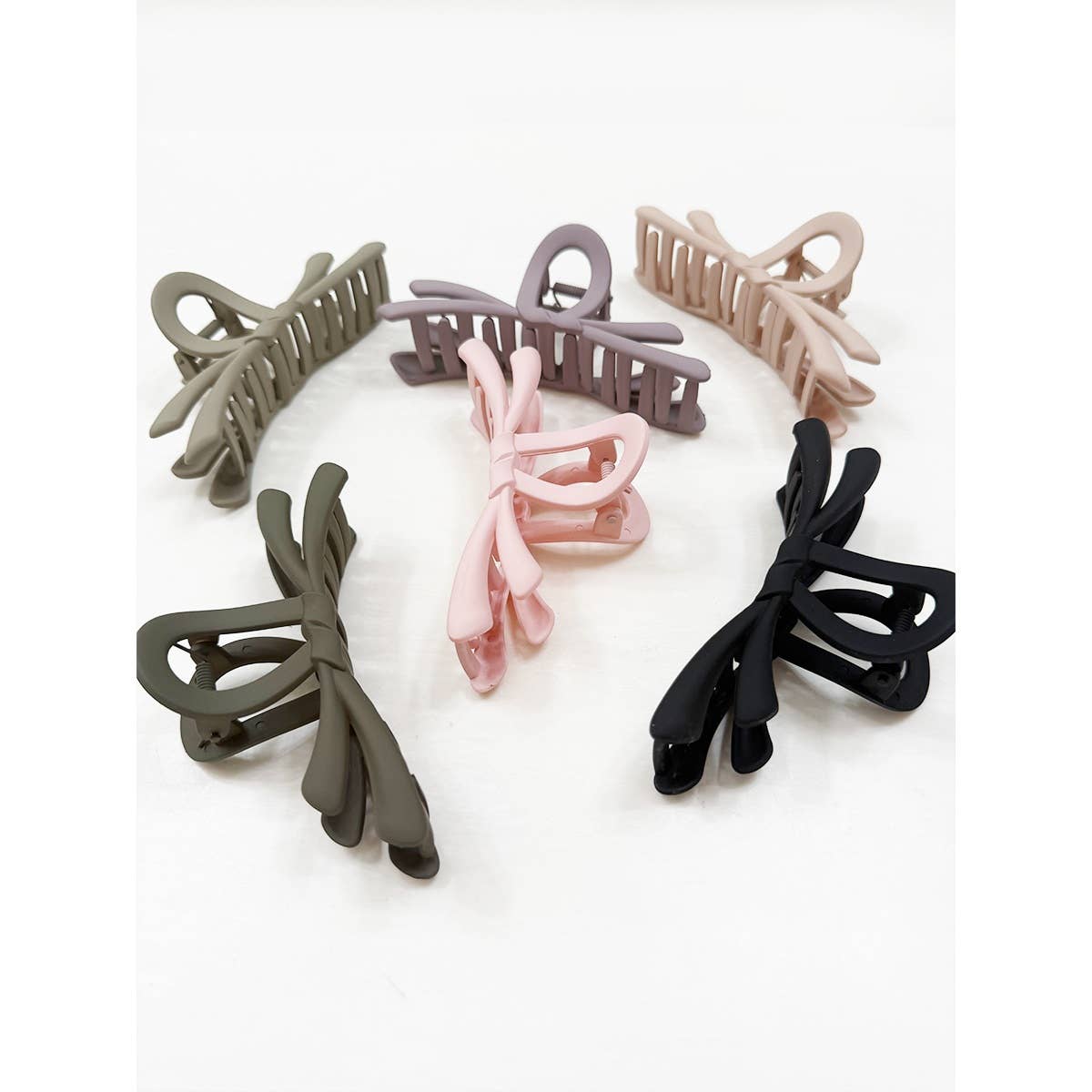 Large Matte Knotted Shape Hair Claw