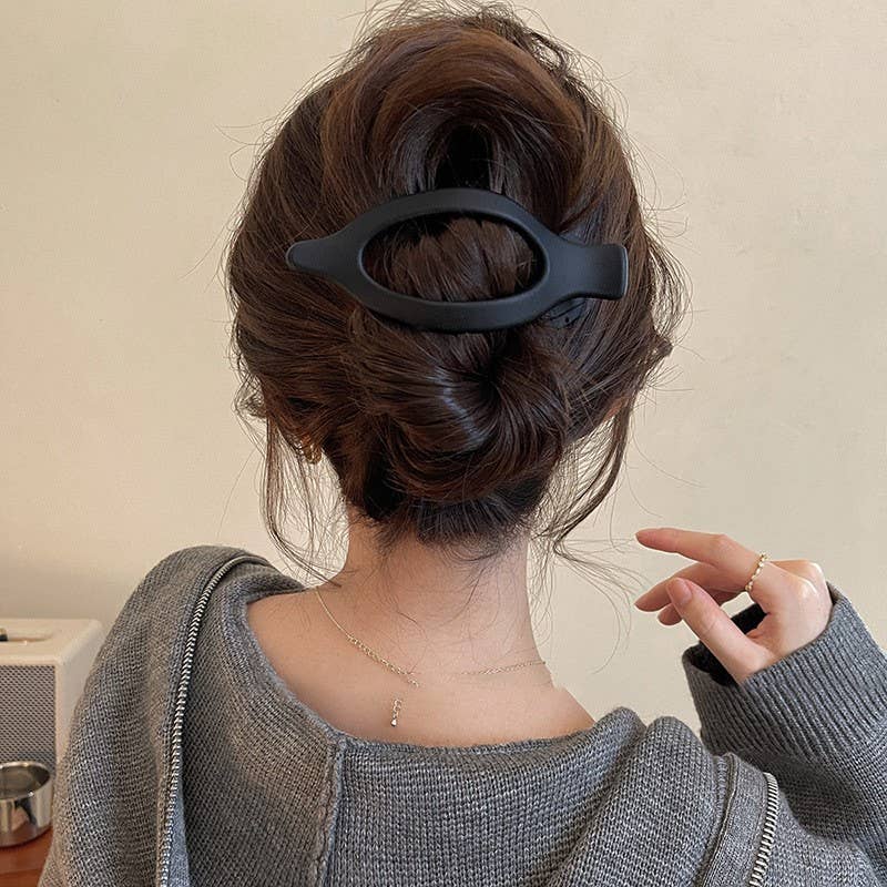 OVAL LAY DOWN FLAT HAIR CLAW CLIPS | 40H917